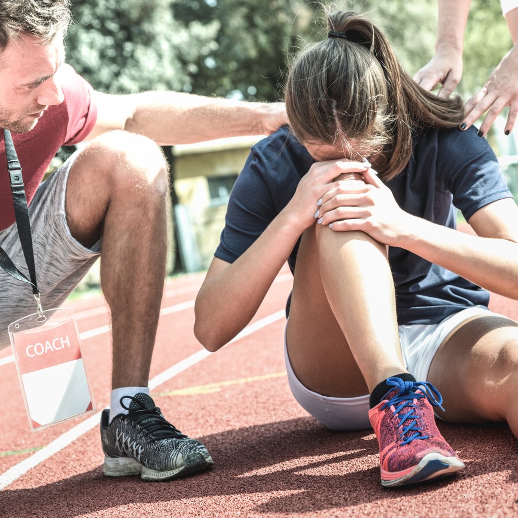 woman with knee injury related to running